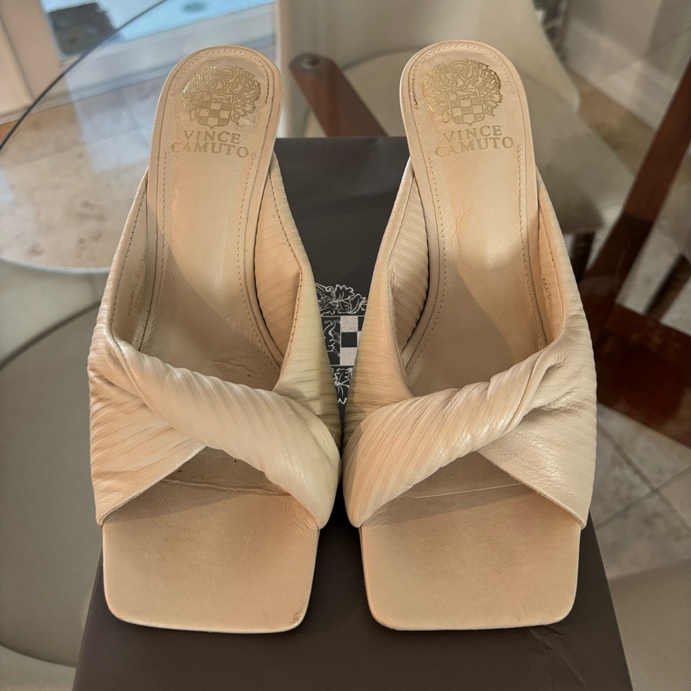 Vince Camuto Women's bone leather Twist front Mules